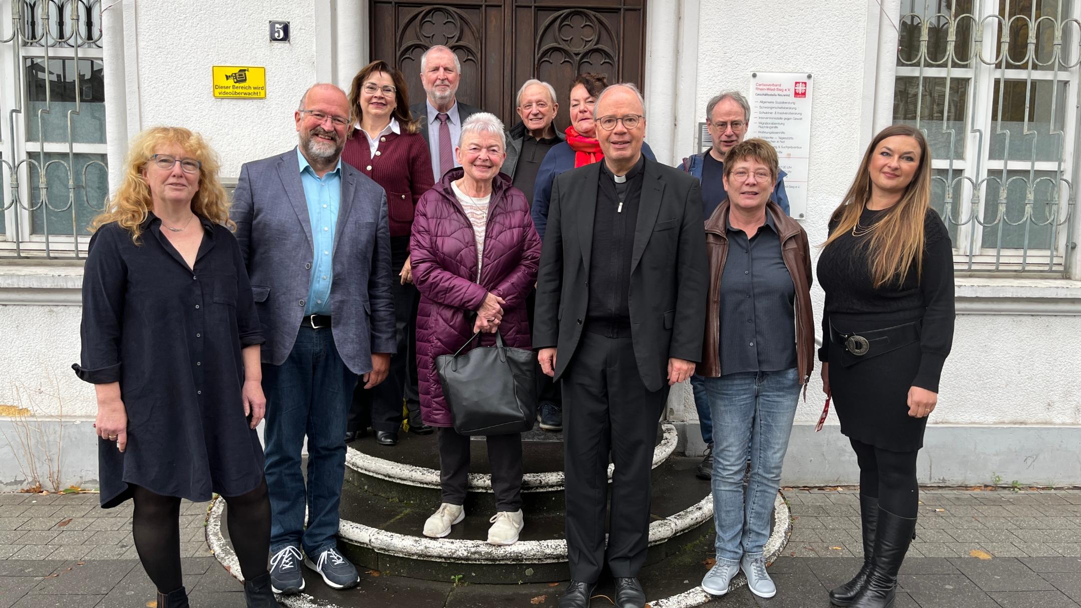 Bischof Ackermann mit Caritas-Vertretern, dem Pastoralen Rat und Mitarbeiterinnen aus den Fachgebieten.