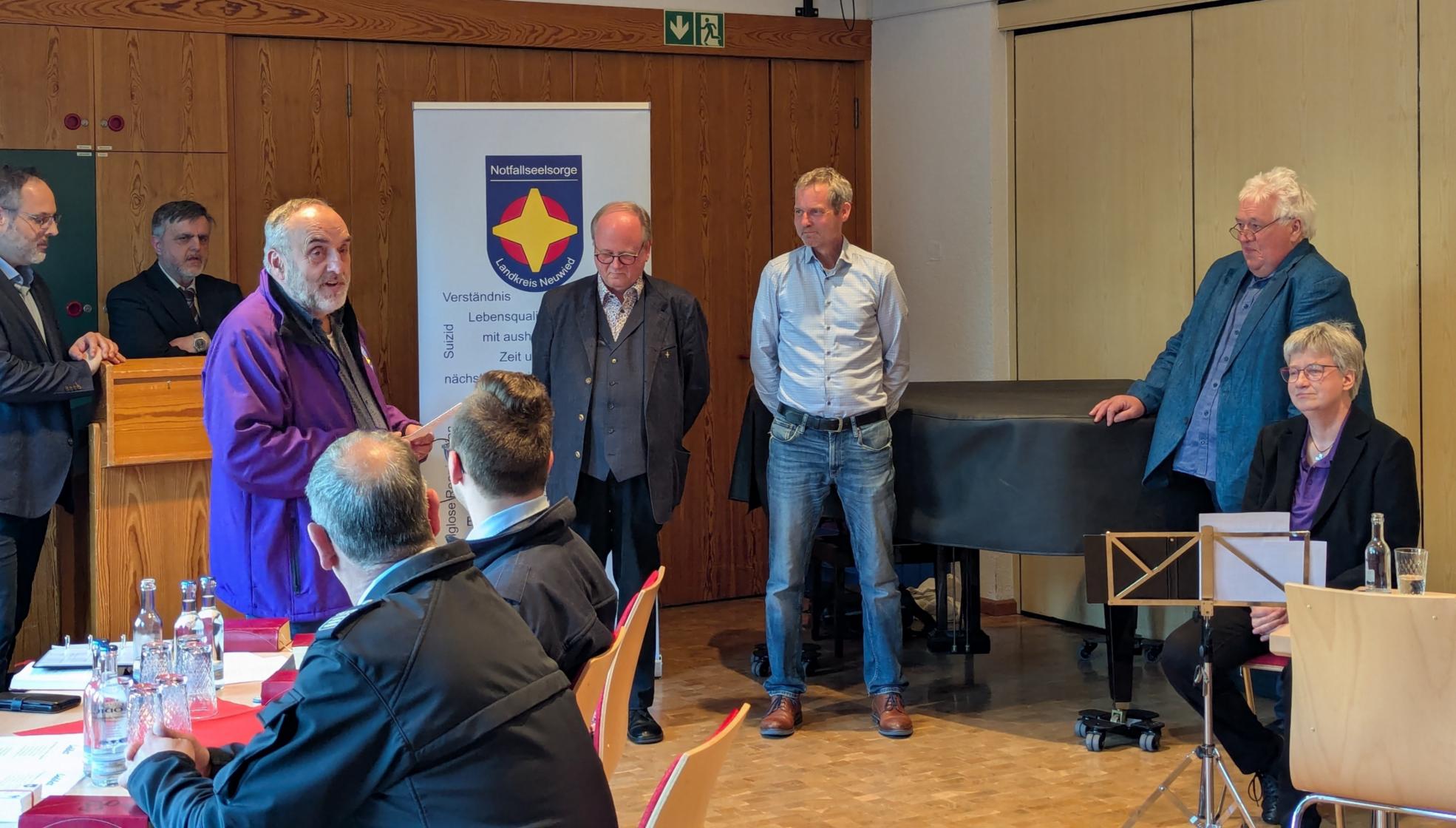 Hermann-Josef Schneider verabschiedet Norbert Hendricks, Tilmann Raithelhuber und Detlef Kogge.