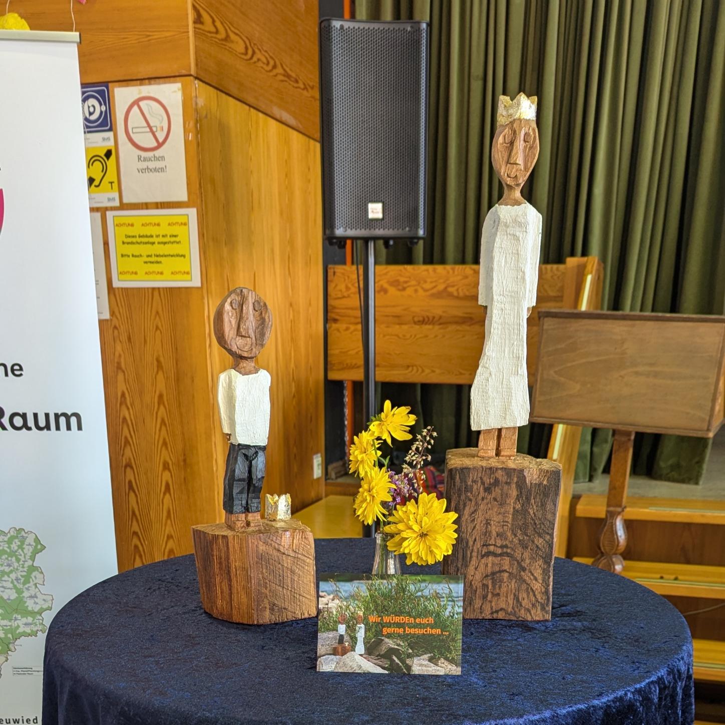 Die Königsfiguren des Pastoralen Raumes Neuwied erinnern an die Würde des Einzelnen und den würdevollen Umgang untereinander.