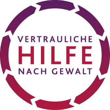 Pfeile bilden ein Kreis um die Worte 'Vertrauliche Hilfe nach Gewalt' und damit das Logo.