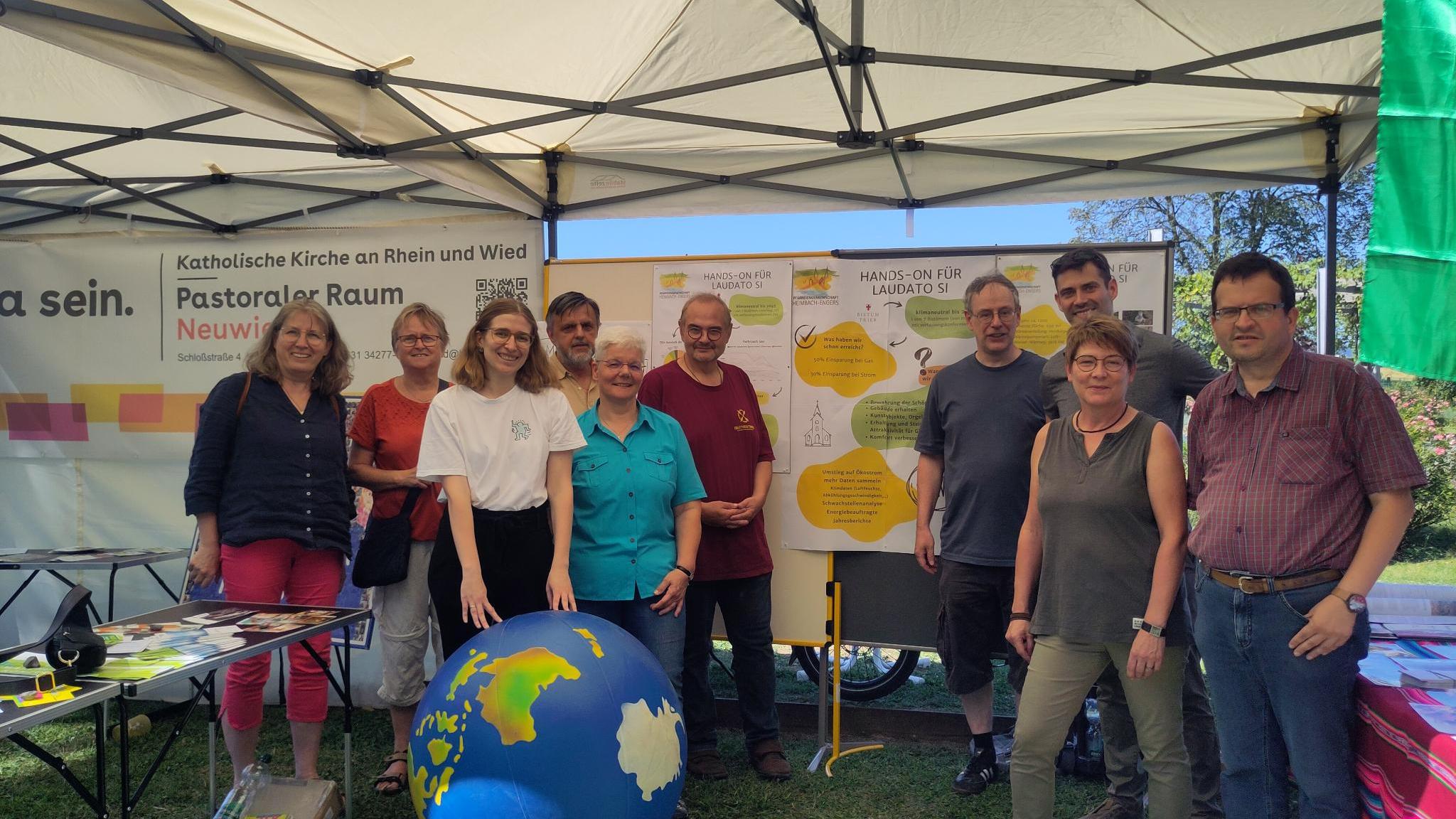 Ehren- und Hauptamtliche des Pastoralen Raumes Neuwied beim Nachhaltigkeitsfest