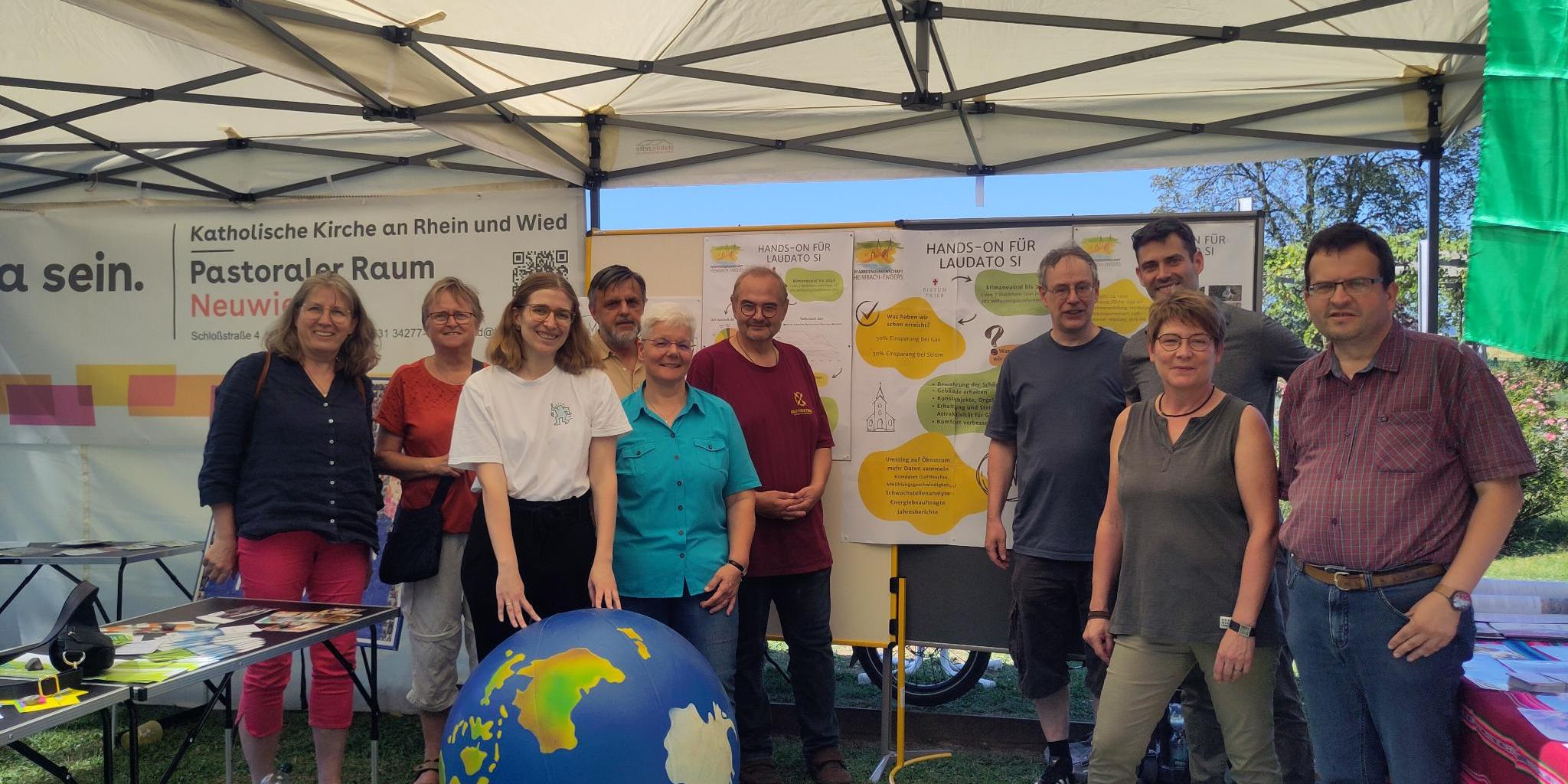 Ehren- und Hauptamtliche des Pastoralen Raumes Neuwied beim Nachhaltigkeitsfest