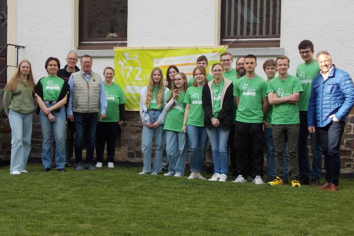 Messdienerleiter*innen-Runde aus Waldbreitbach, Niederbreitbach und Kurtscheid: Gruppenfoto
