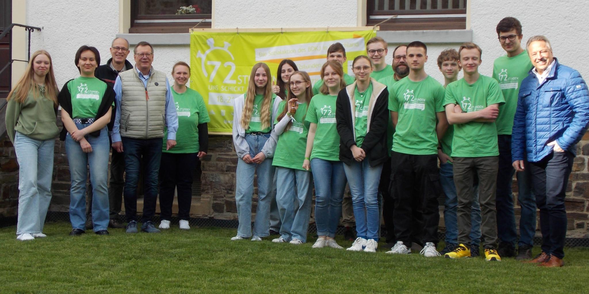 Messdienerleiter*innen-Runde aus Waldbreitbach, Niederbreitbach und Kurtscheid: Gruppenfoto
