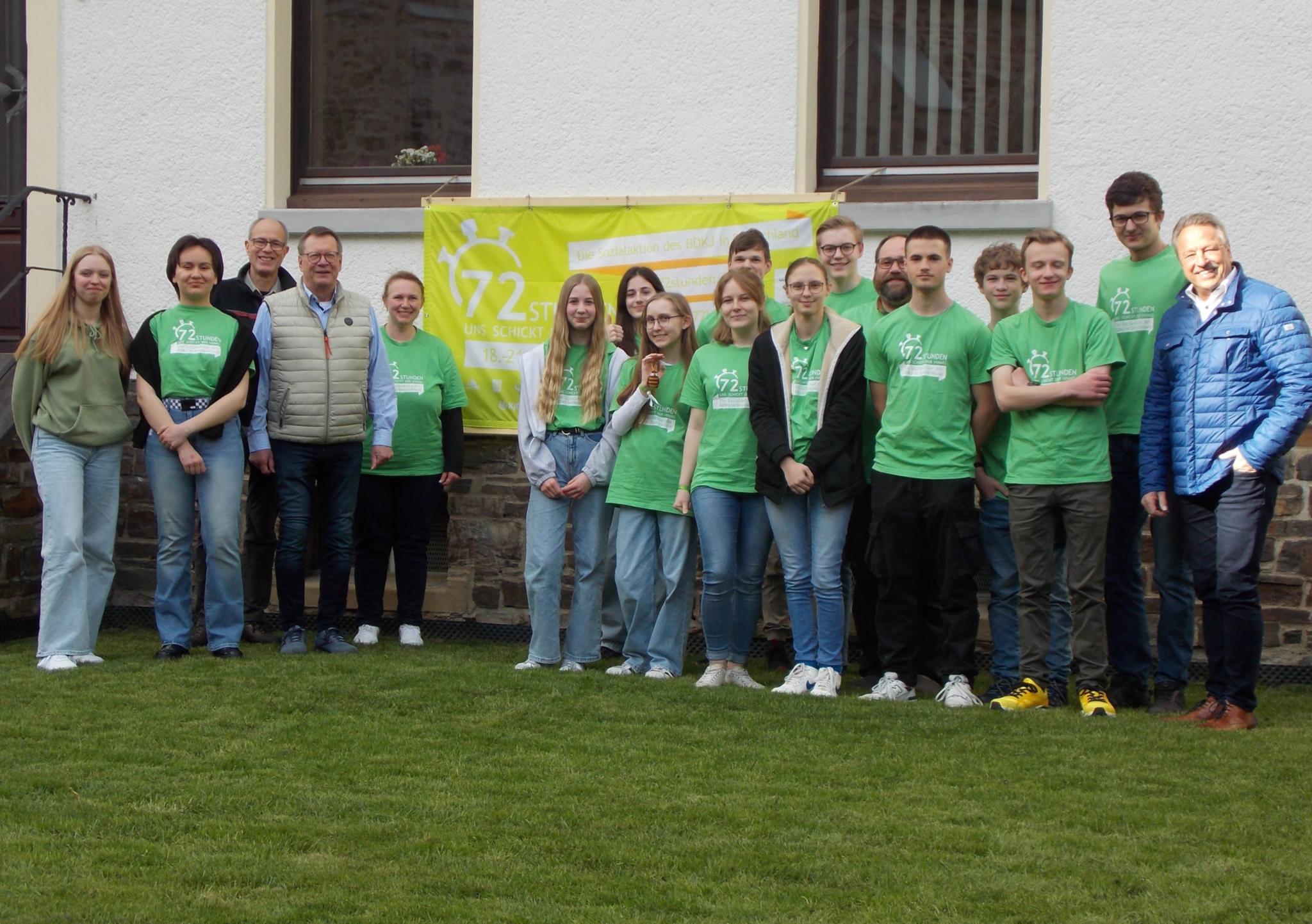 Messdienerleiter*innen-Runde aus Waldbreitbach, Niederbreitbach und Kurtscheid: Gruppenfoto