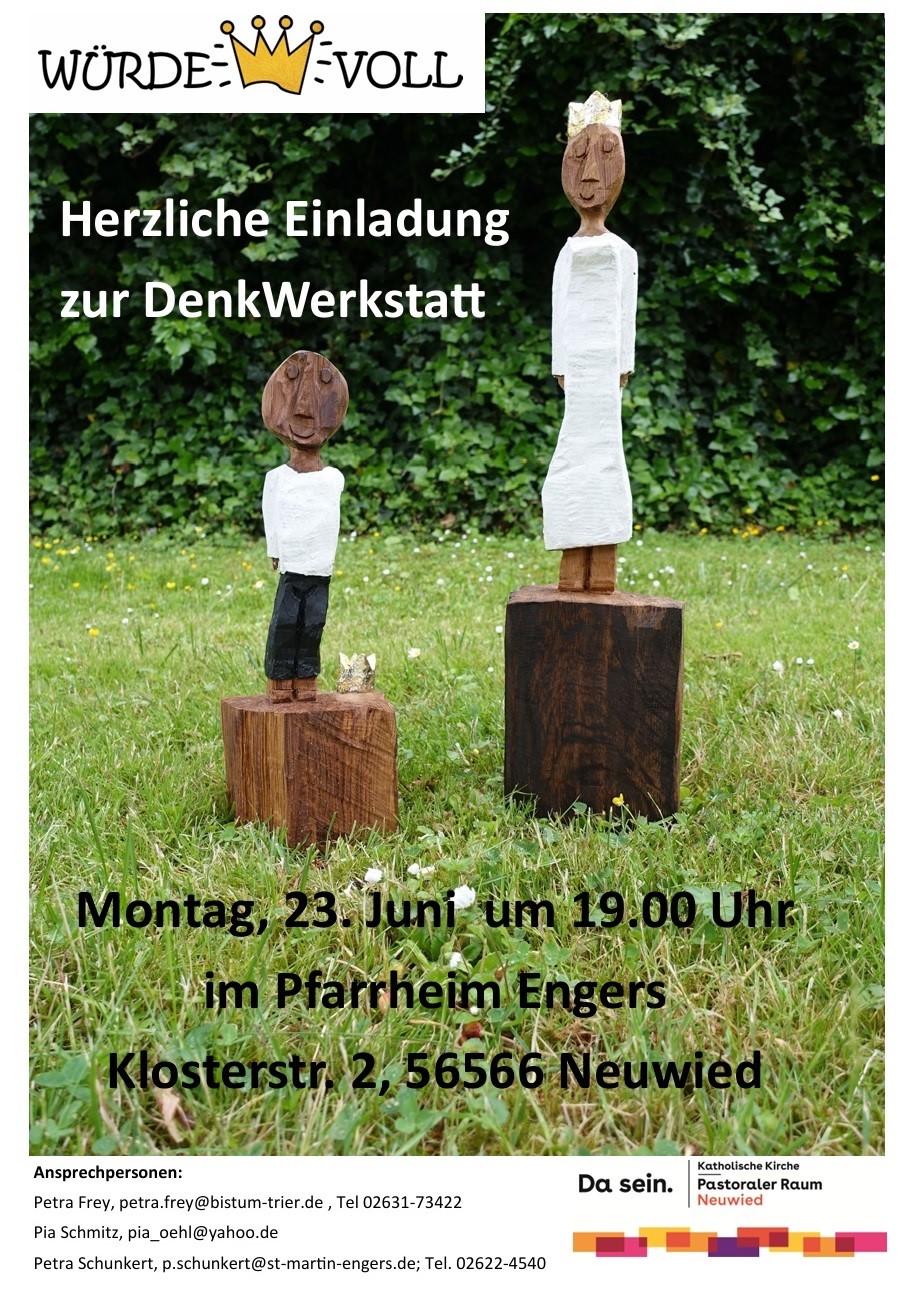 Die beiden Königsfiguren des Pastoralen Raumes Neuwied stehen auf einer Wiese.