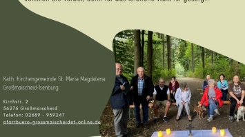 Plakat zum Waldgottesdienst in Pastell-Grüntönen, u.a. mit einem Bild, das Gottesdienstfeiernde Menschen im Wald zeigt.