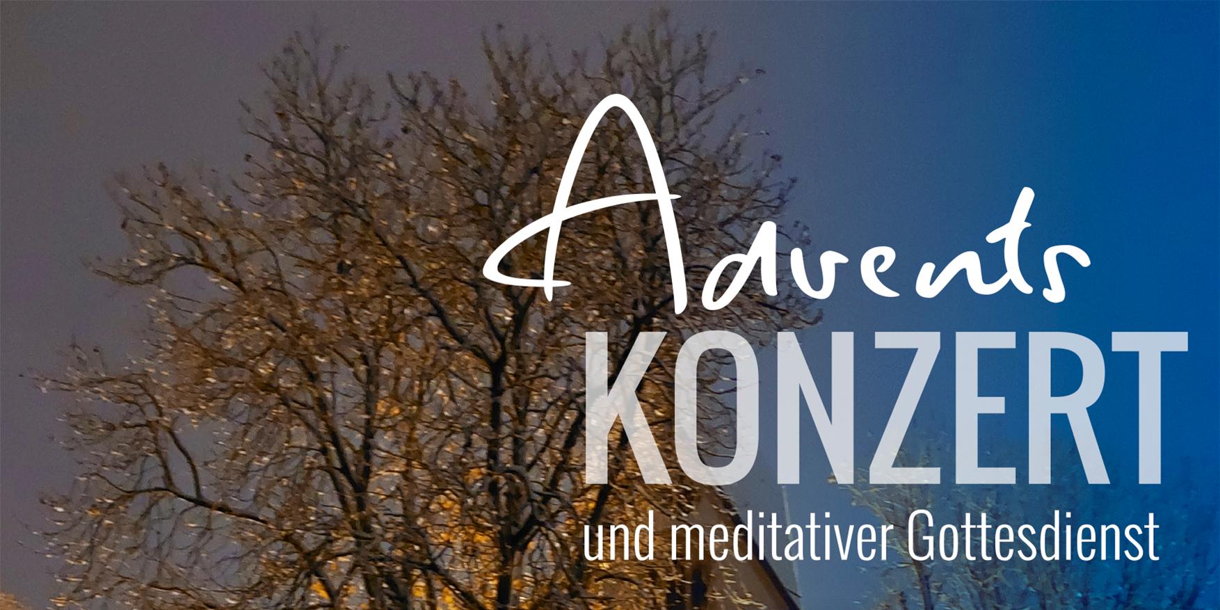 Das Hintergrundbild des Plakates zeigt die in verschneiter Umgebung angestrahlte Pfarrkirche in Großmaischeid.