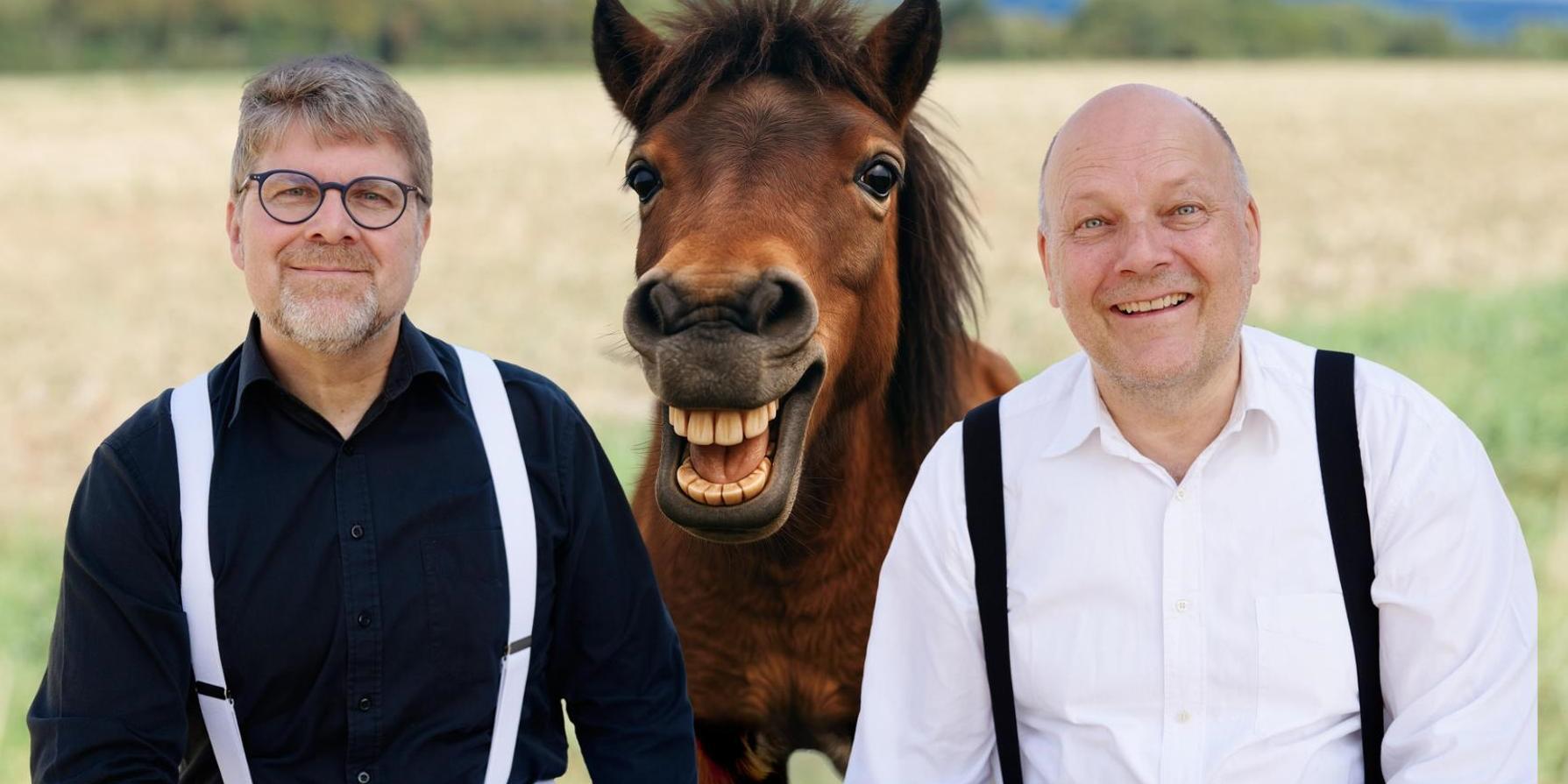 Das Plakatfoto zeigt das Duo Camillo in schwarz-weißer Kleidung, sitzend. Dazwischen schaut ein Pony mit geöffnetem Maul ins Bild.