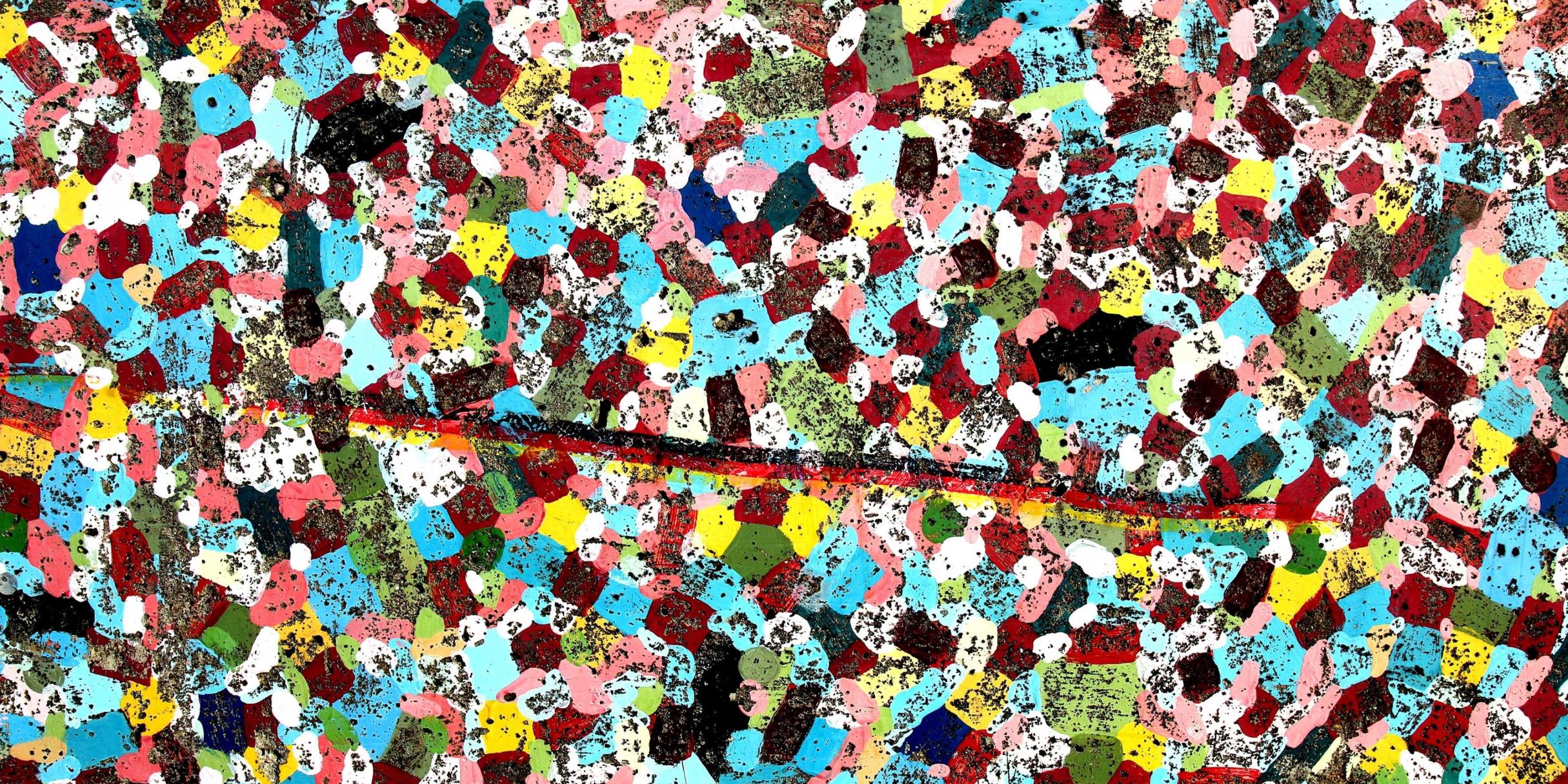 Das Bild von Peter Weidemann zeigt Flecken in immer wiederkehrenden bunten Farben. Quer hindurch zieht sich eine Linie in den Farben schwarz-rot-gold. Das Bild ist mit Erdpartikeln belegt.