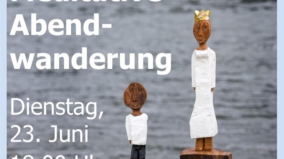 Die beiden Königsfiguren des Pastoralen Raumes Neuwied auf einem Stein am Rheinl
