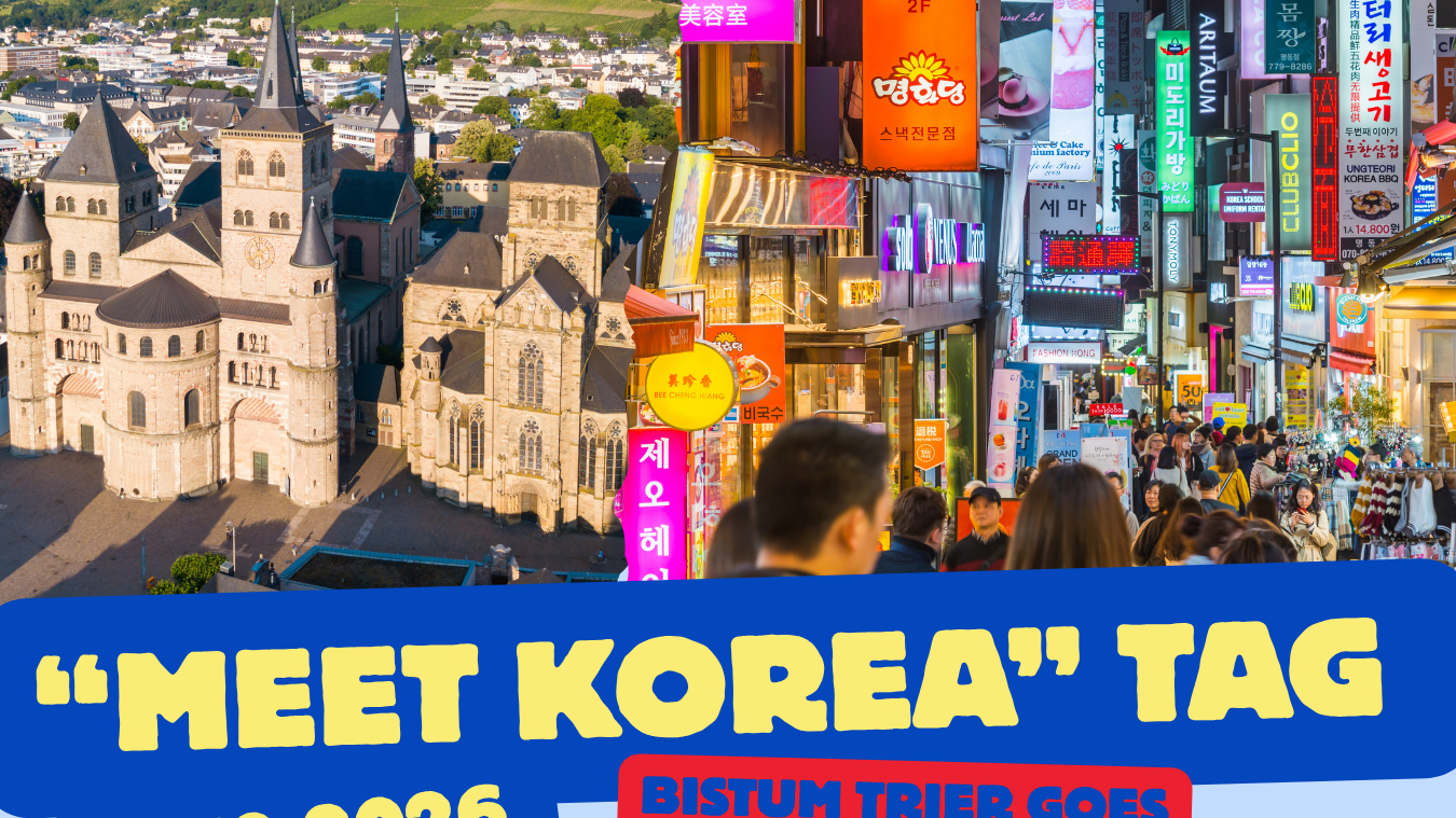 Das Plakat zeigt neben den Informationen zur Veranstaltungen den Dom in Trier mit Umfeld, sowie eine Einkaufspassage in Seoul mit bunter Werbebeleuchtung.