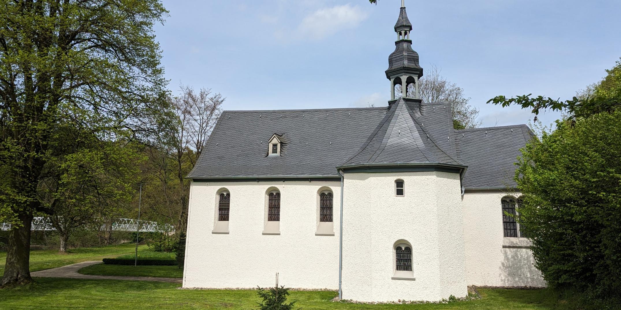 Kreuzkapelle Hausen/Wied im Sonnenschein