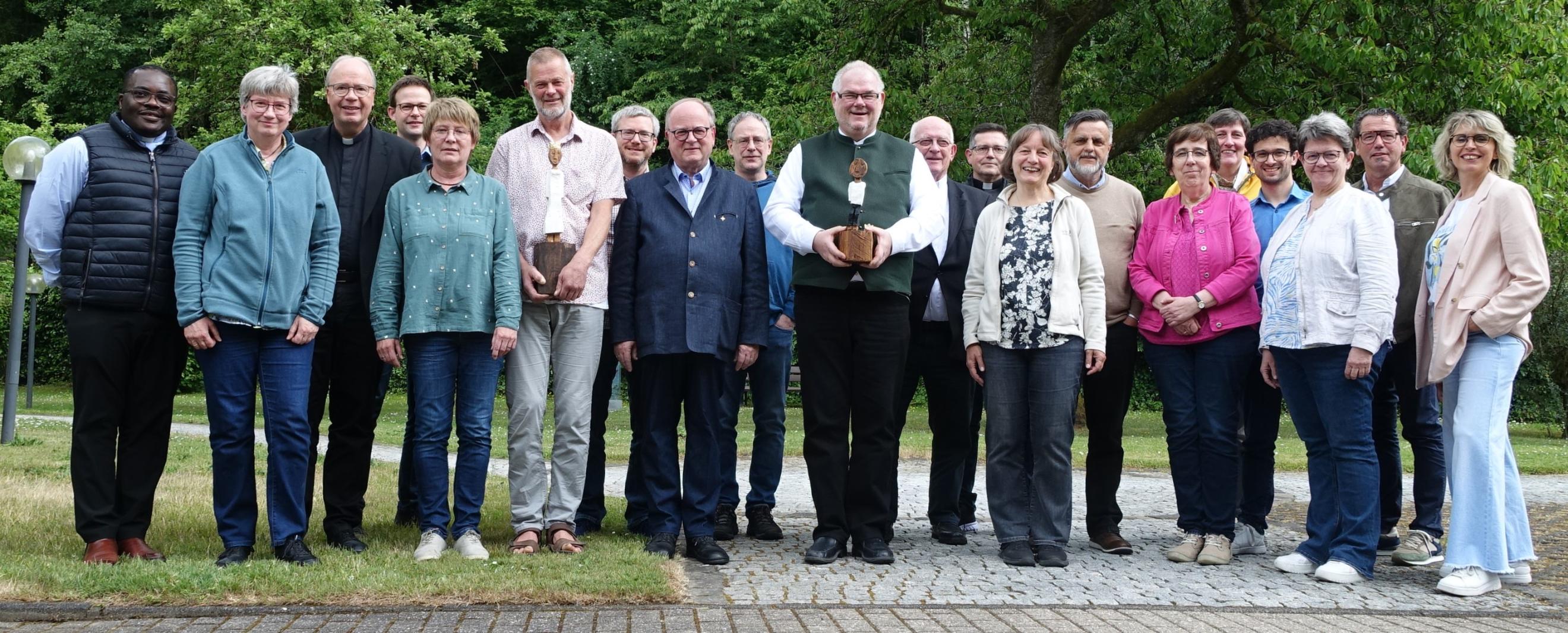 Seelsorger*innen im Pastoralen Raum Neuwied mit Bischof Dr. Stephan Ackermann (Mai 2025)