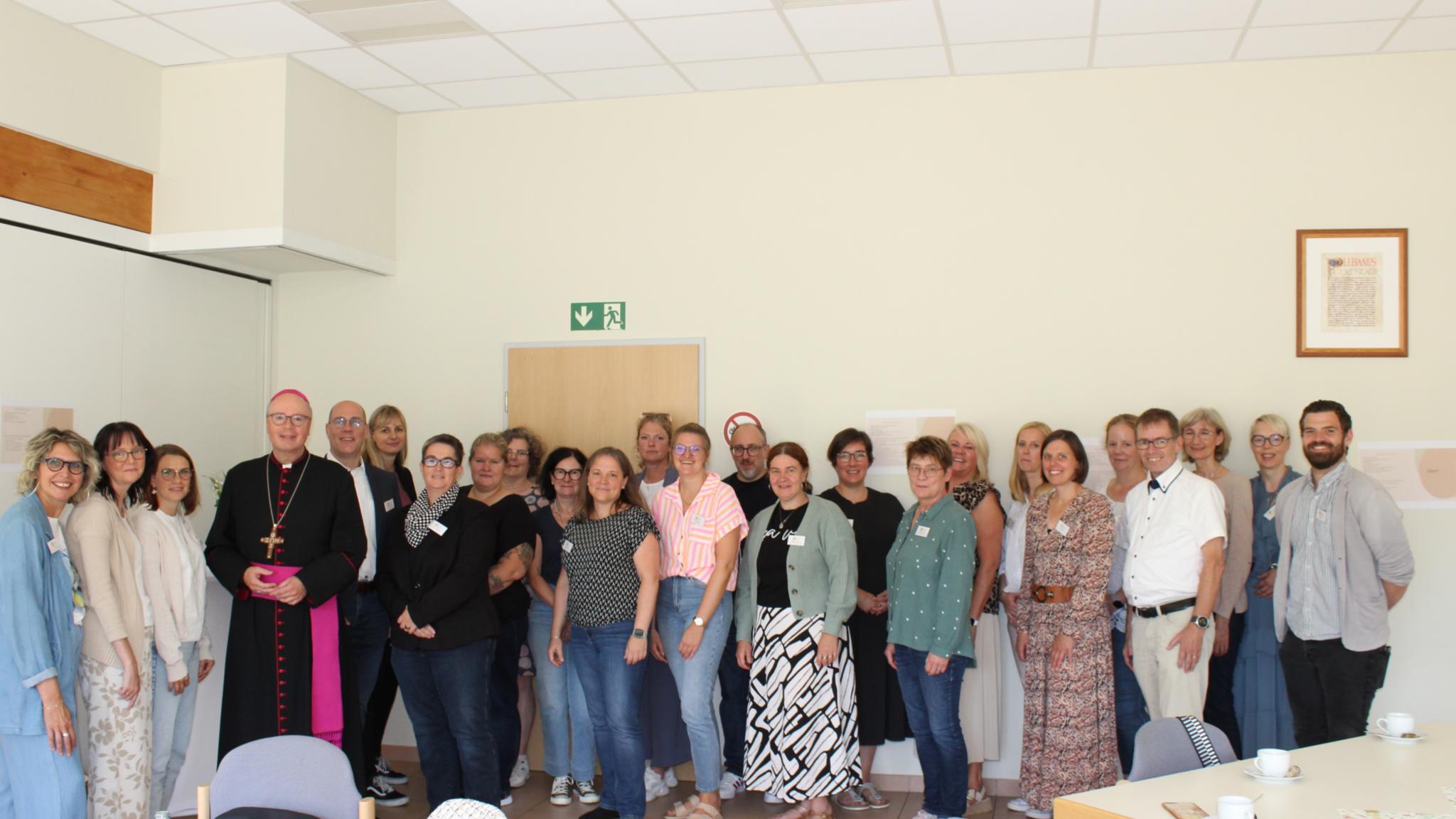 Bischof Ackermann besuchte katholische Kita in Neustadt/Wied und sprach mit den Leitungen und den Gesamtleitungen aus dem Kreis Neuwied.